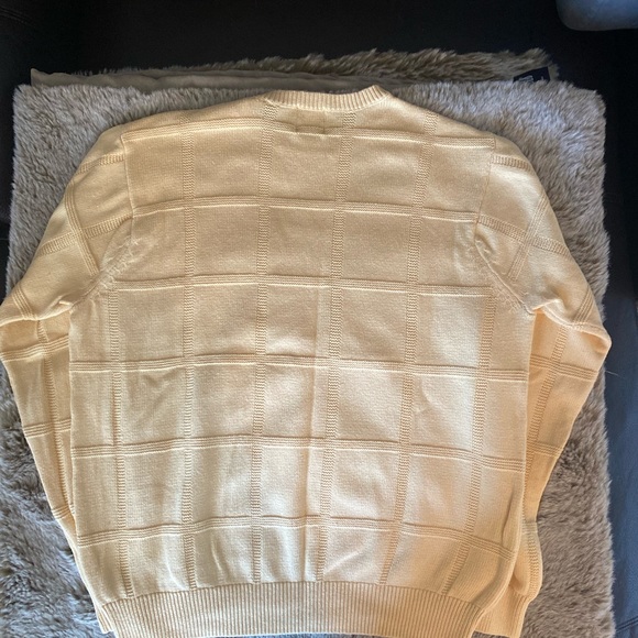 Men’s Medium Arrow Sweater - Picture 3 of 3